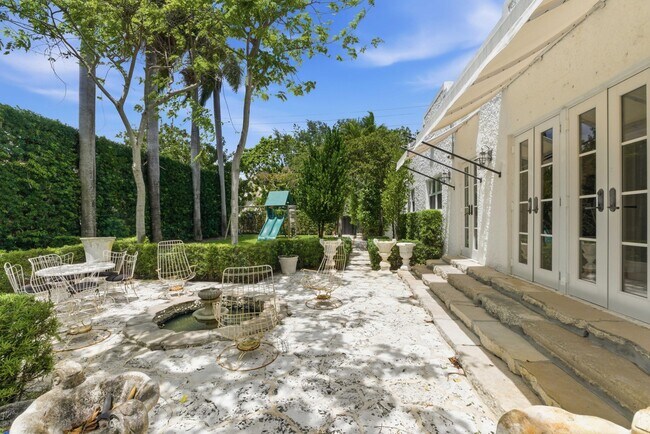 Building Photo - 1615 Monroe St