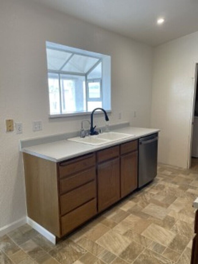Building Photo - 3505 Mockingbird Dr