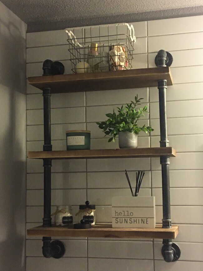 Building Photo - Luxury Condo