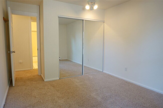Building Photo - Cozy 2 bedroom 1 bath condo for rent right in Niwot at Cottonwood Park!