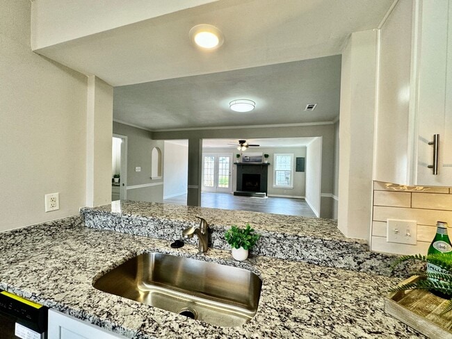 Building Photo - COMPLETELY Updated & Ready 08-21-26!! Sparkling Community Pool - Pet Friendly - Fenced Backyard!
