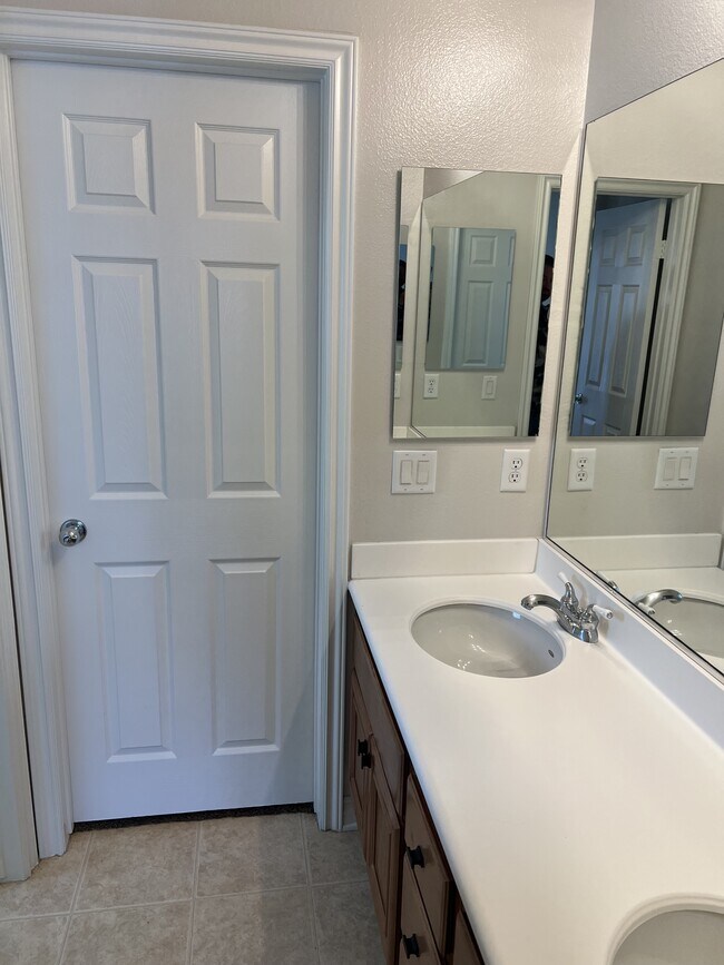 Building Photo - 28839 Chatham Ln