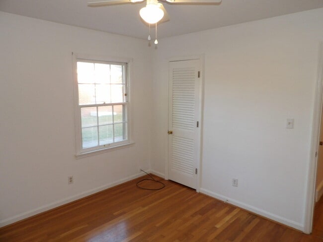 Building Photo - 837 Malabu Dr