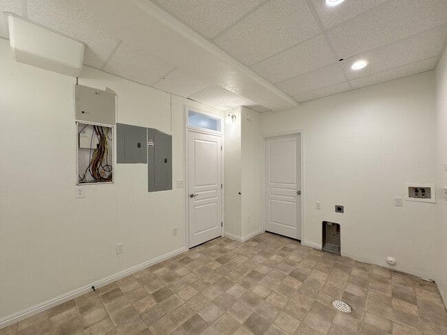 Building Photo - Peppercorn