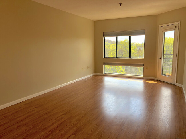 Building Photo - 1204 Whitney Ave