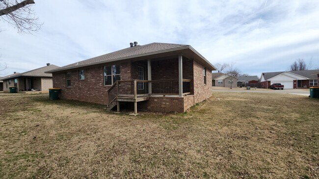 Building Photo - 2002 S Frankfort Ave