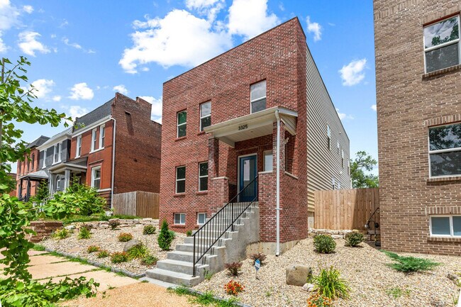 Building Photo - 3325 Vista Ave