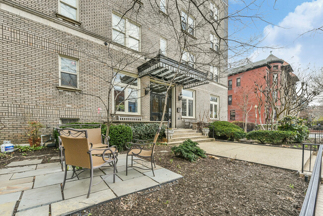 Primary Photo - Sun Drenched Top Floor Dupont Circle One B...