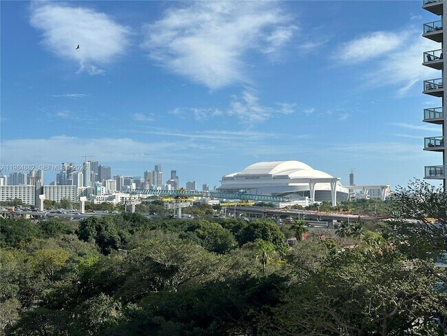 Building Photo - 1861 NW S River Dr