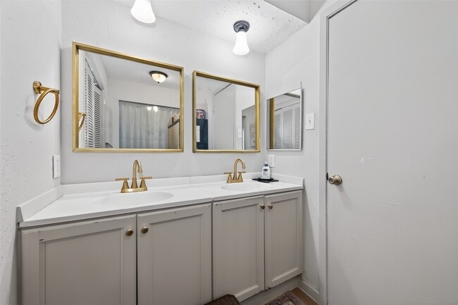 Building Photo - 10423 Permian Dr