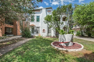 Building Photo - 135 E Ridgewood Ct