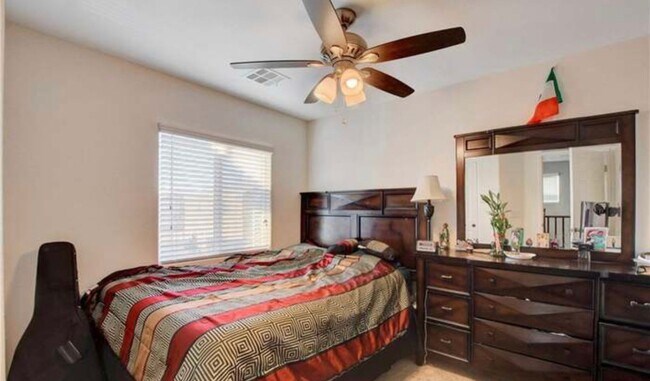 Building Photo - 4 Bed 3 Bath