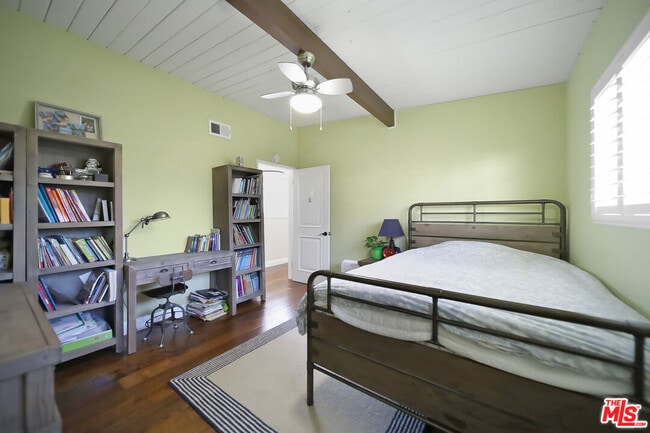 Building Photo - 2260 Los Amigos St