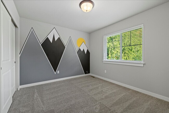 Building Photo - **Move-In Special** Stunning 4 bed, 2.5 ba...