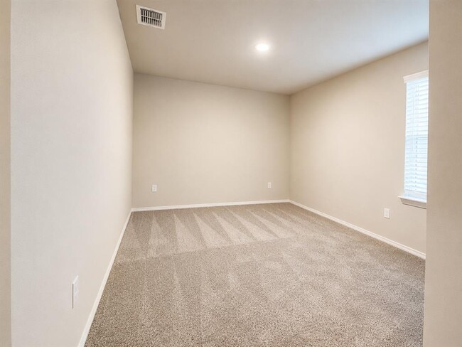 Building Photo - 2156 Griffith Dr