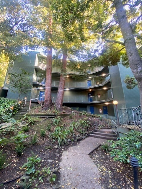 Building Photo - 2700 Le Conte Ave