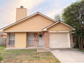 Building Photo - 9311 Crescent Moon Dr