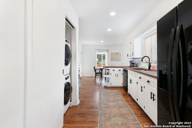 Building Photo - ~~COZY 3BD/2BA HOME! HIGHLANDS HIGH SCHOOL!!~~