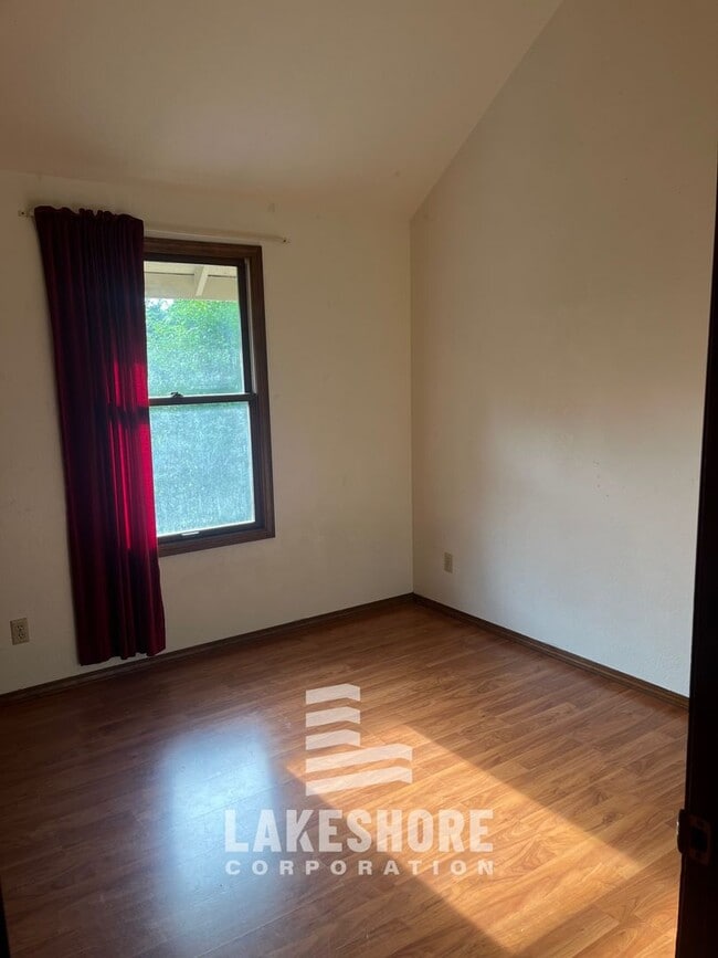 Building Photo - Spacious 4 Bed 3 Bath Lynnwood Home w/ Ful...