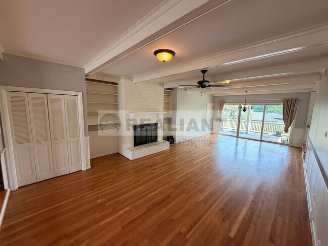 Building Photo - 2039 Fontaine Rd