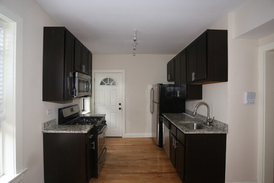 Building Photo - 4045 N Ashland Ave