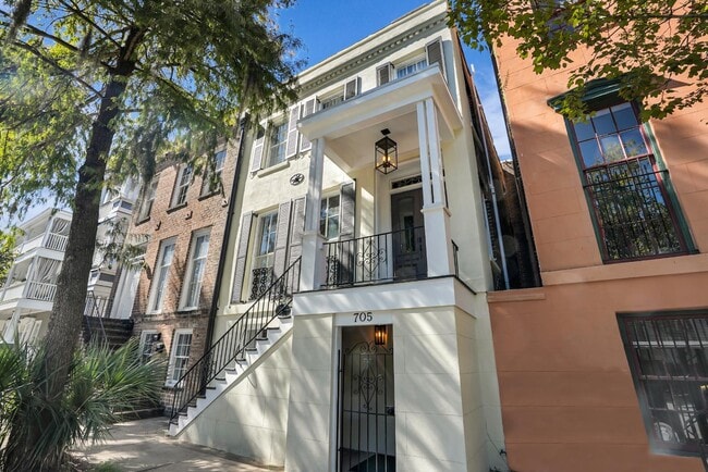 Building Photo - 705 Barnard St