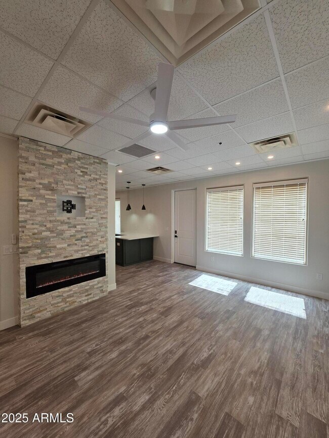 Building Photo - 16715 E Parkview Ave