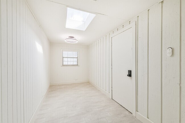 Building Photo - 2505 Watertown Mall St