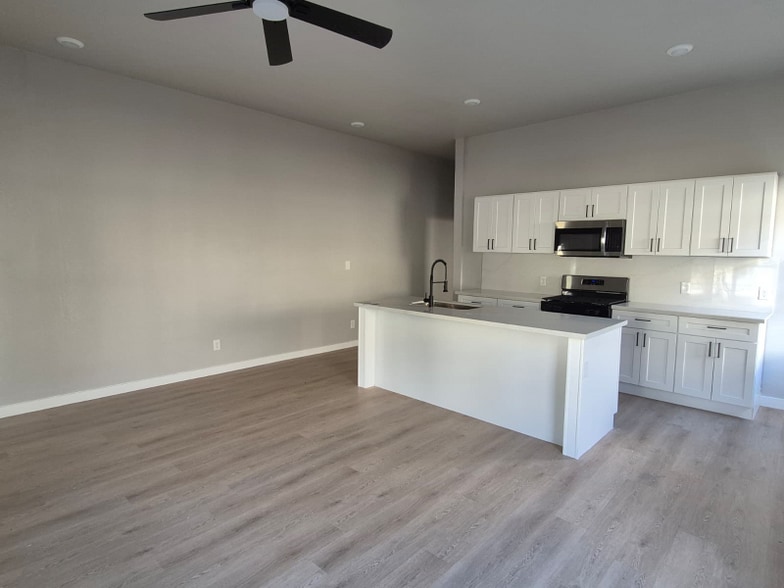 Building Photo - 2209 Gano St