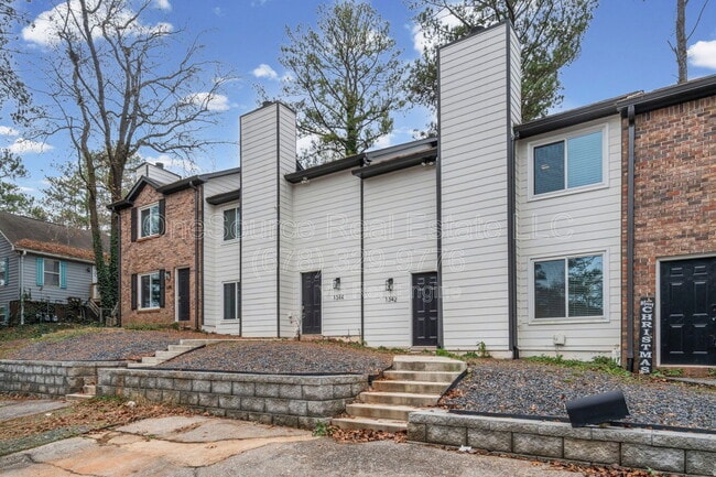 Building Photo - 1342 N Hampton Rd