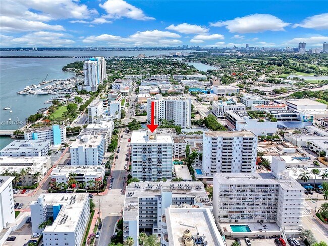Building Photo - 1345 Lincoln Rd