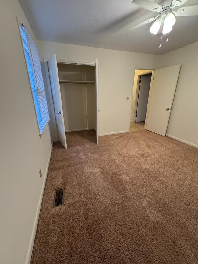 Building Photo - 208 Westhill Dr