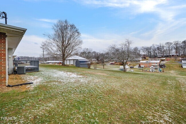 Building Photo - 336 W Ln St