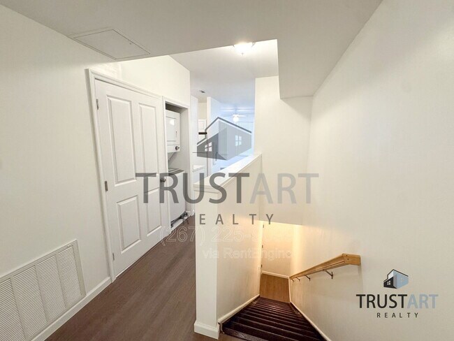 Building Photo - 910 N 41st St