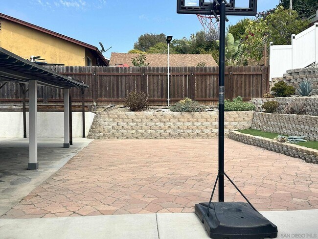 Building Photo - 819 Halecrest Dr