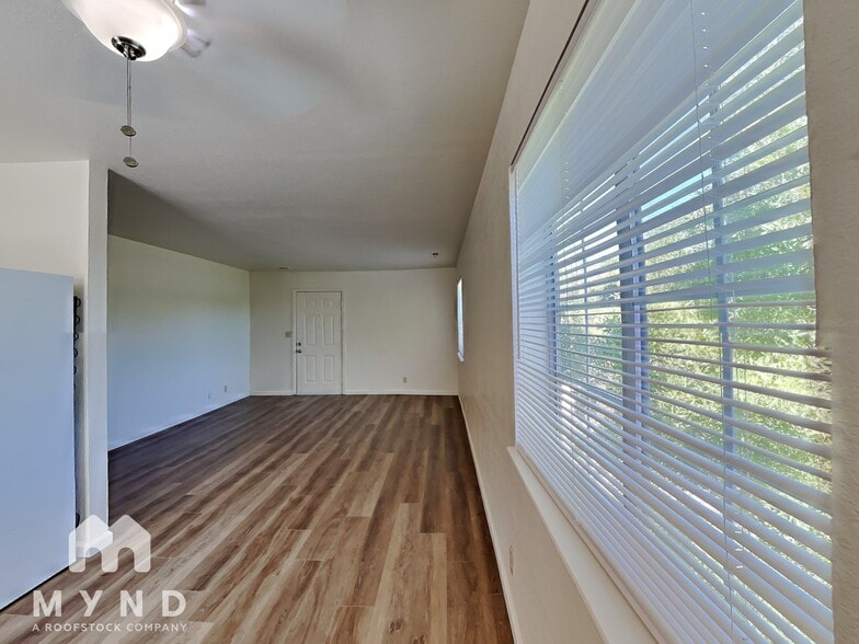 Building Photo - 540 Monroe St