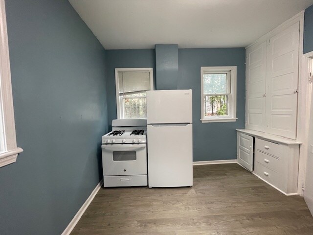 Building Photo - 305 W Navarre St
