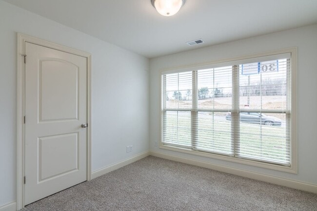 Building Photo - 254 Hutch Ct