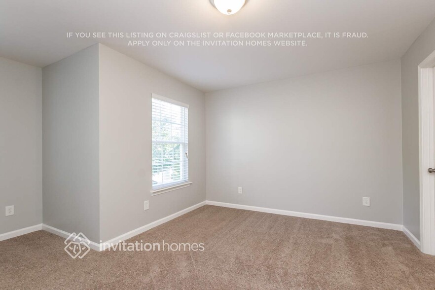 Building Photo - 2470 Mayfair Dr