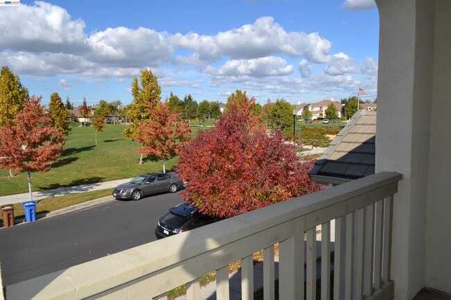 Building Photo - 1336 Tiffany Dr