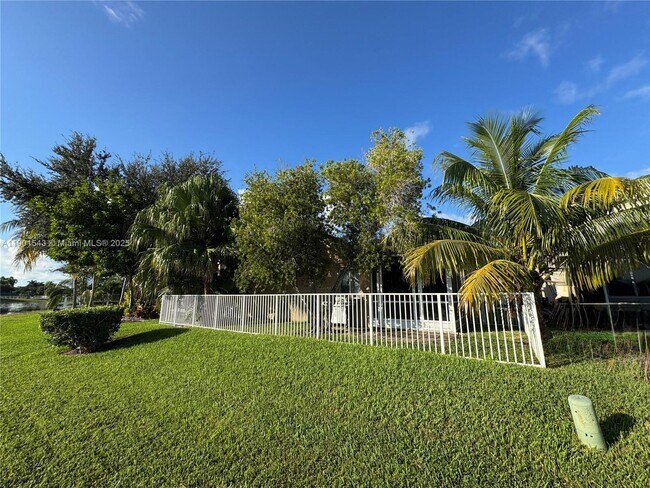 Building Photo - 794 San Remo Dr