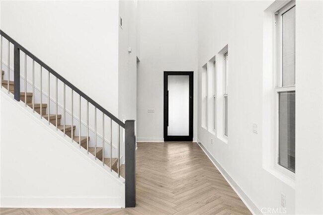 Building Photo - 164 Apron