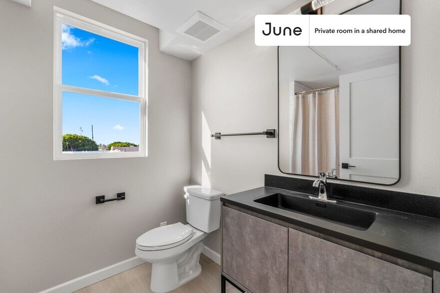 Building Photo - Room in Shared 5 bed/5 bath home