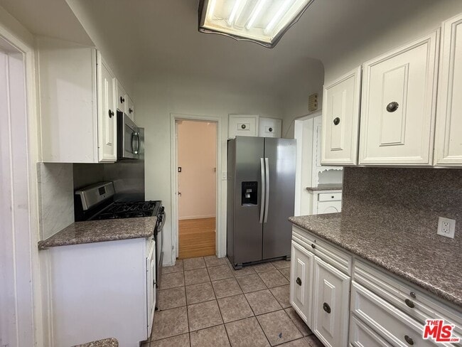 Building Photo - 211 S Arnaz Dr