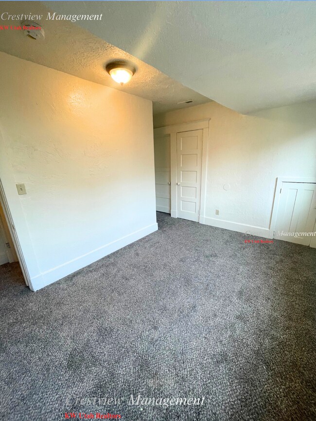 Building Photo - Liberty - Bell Duplex
