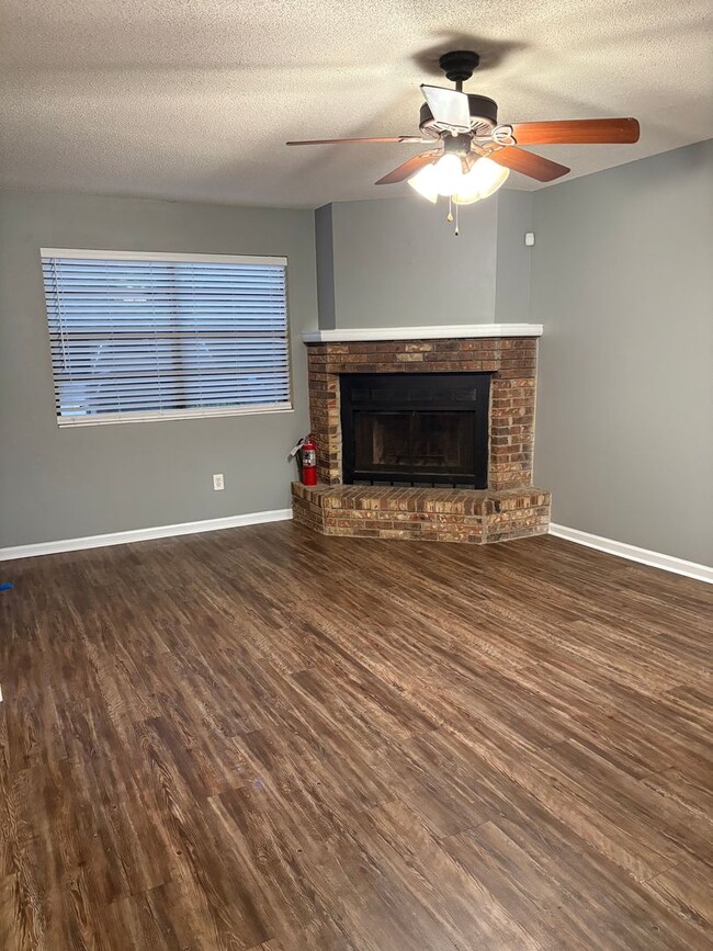 Building Photo - BOTANY TOWNHOMES