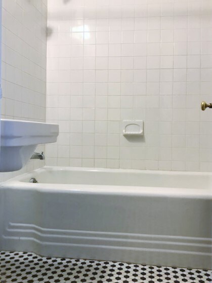 Building Photo - 2315 N Charles St