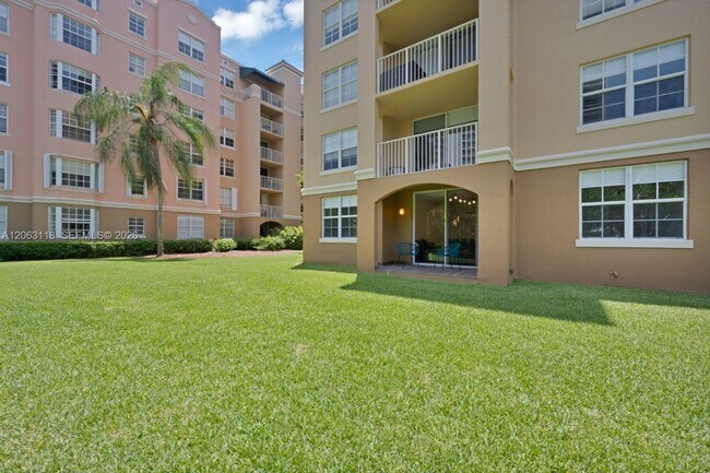 Building Photo - 19601 E Country Club Dr