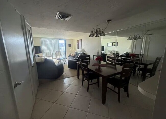 Building Photo - BEACH LIFE! 2/2 CONDO FOR RENT - ACROSS FROM THE OCEAN!