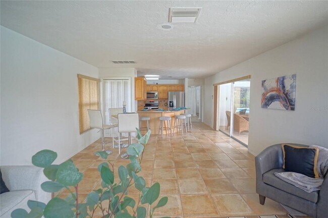Building Photo - 705 Spanish Main Dr